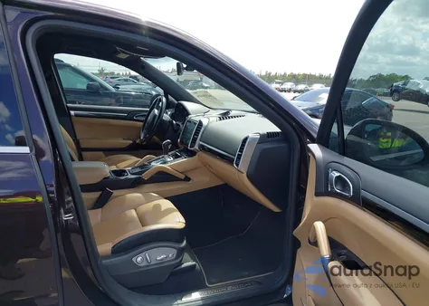 2014 Porsche Cayenne Platinum Edition z USA, uszkodzony, nr VIN WP1AA2A28ELA93609